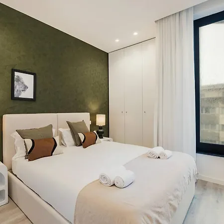 Stylish Seaside Escape, In Sul Διαμέρισμα