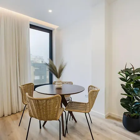 Stylish Seaside Escape, In Sul Apartamento *