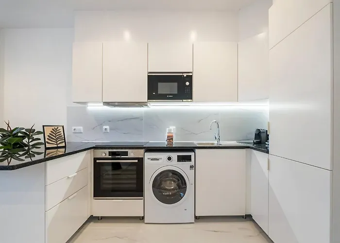 Apartment Stylish Seaside Escape, In Sul