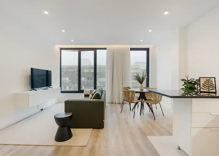 Apartment Stylish Seaside Escape, In Sul *