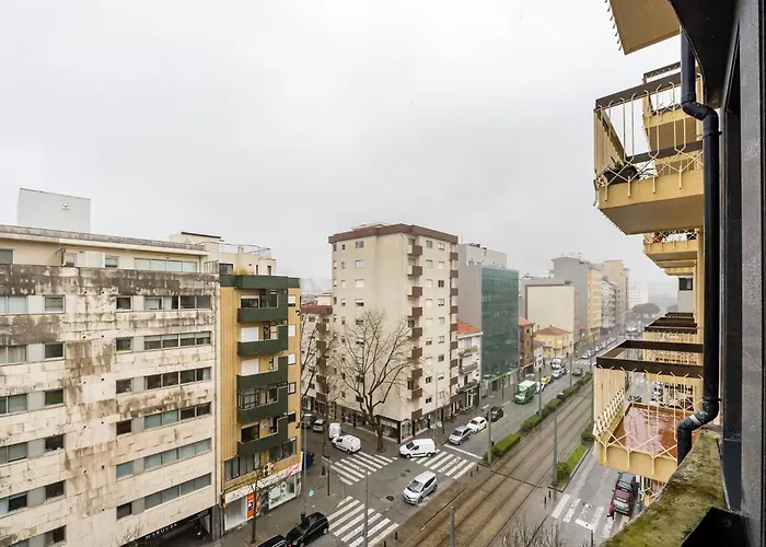 Apartment Stylish Seaside Escape, In Sul *