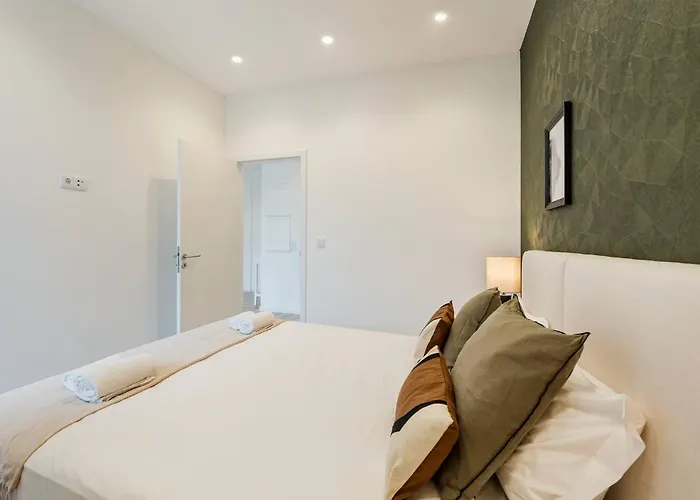 Stylish Seaside Escape, In Sul Apartment *