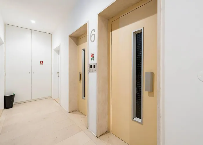 Stylish Seaside Escape, In Sul Apartment