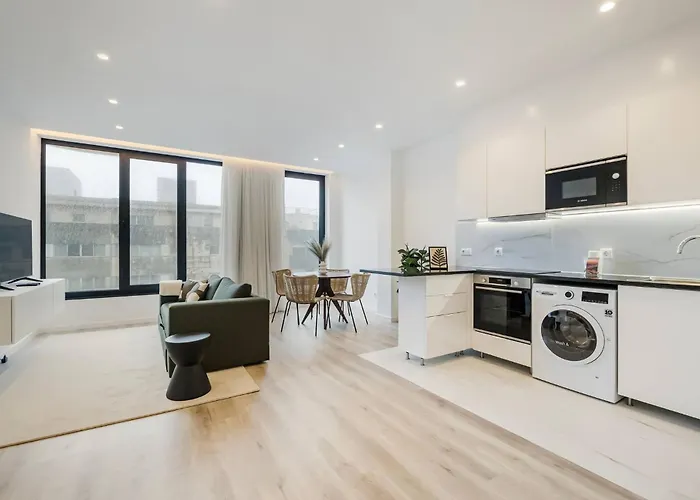 Stylish Seaside Escape, In Sul Apartment