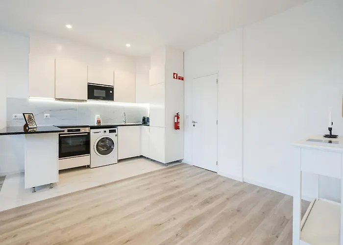 Stylish Seaside Escape, In Sul Matosinhos (Porto)